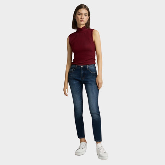 Maroon Sleevesless Fitted Crop Top